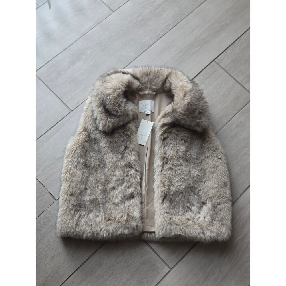 A New Day Faux Fur Open Front Vest Size Small Tan Beige Brown - Picture 2 of 9